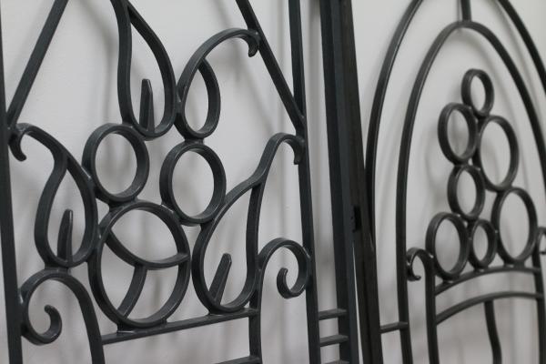 Grille à poser en feuillure ou en applique en aluminium moulé à la fonderie CT Industries